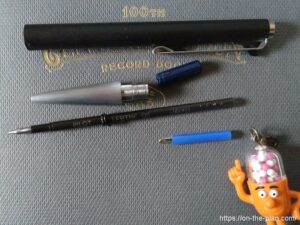 上からモンブラン782の軸、芯パーツ(最初から付いていたもの)、口金、フリクション多色芯(LFBTRF)、自作追加パーツ