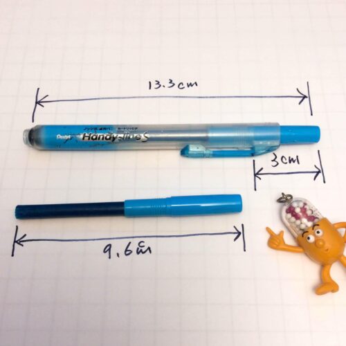 ポケットに挿すと、クリップの内端から3cmもノック部が飛び出るよ